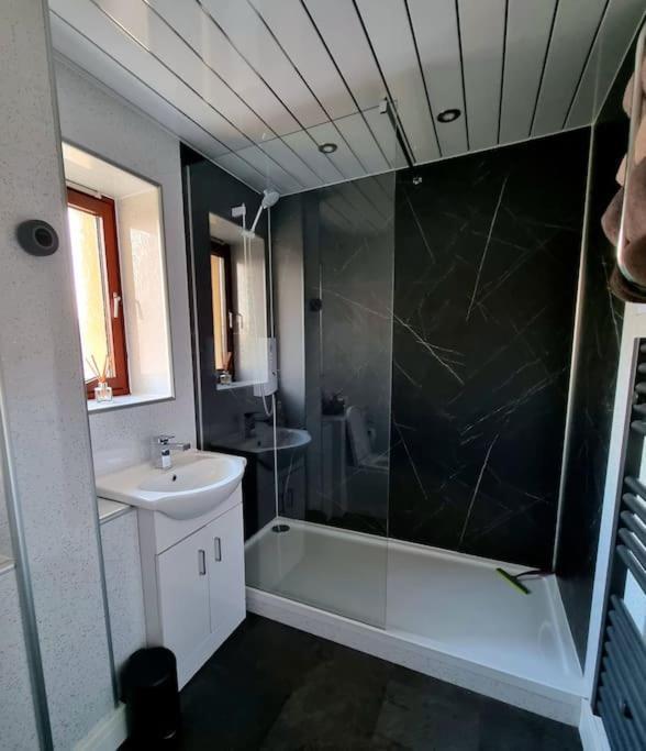 Premium Ground Floor Apartment, Near Fort William Town Centre Exterior foto